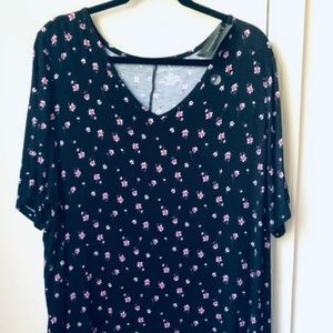 Lane Bryant 22/24 black v-neck pink floral tee